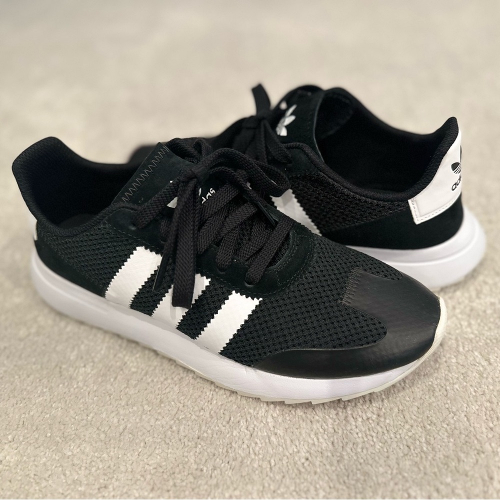 Adidas women’s size 8 EUC